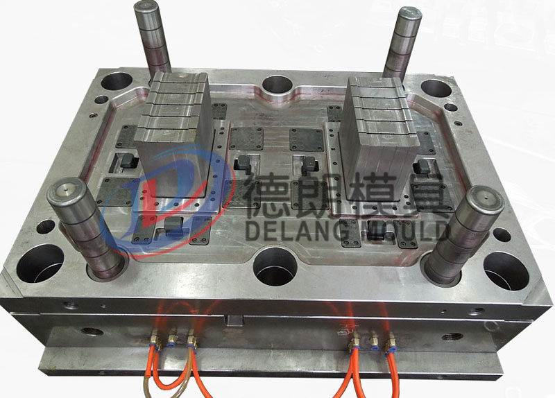 Auto battery cover mould