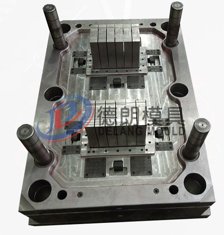 Auto battery cover mould