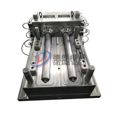 Traffic facility mould