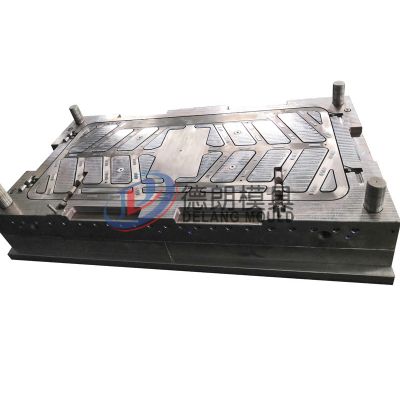 Traffic facility mould